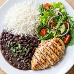 Almoço: frango grelhado, arroz, feijão e salada